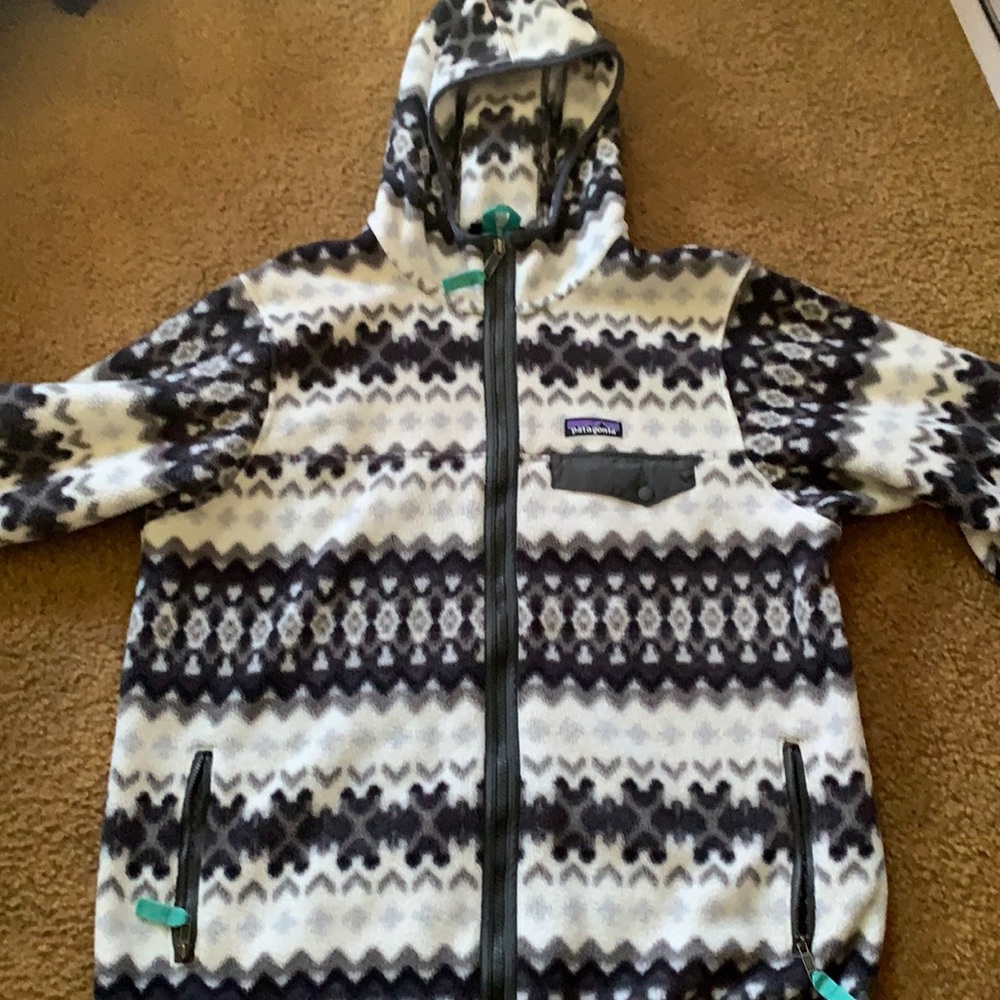Women’s Patagonia fleece jacket